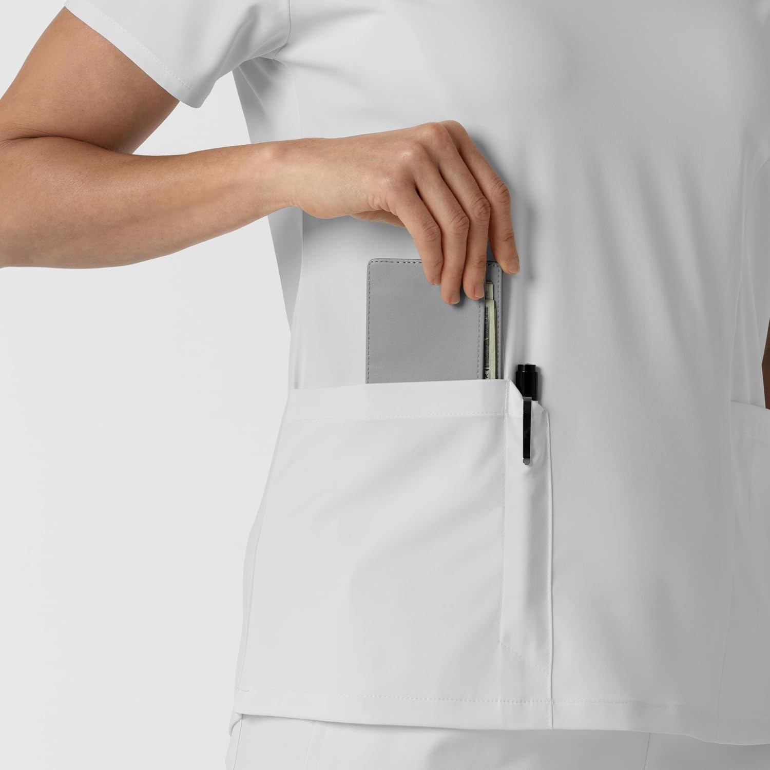 Wink Boundless Women’s 2-Pocket V-Neck Scrub Top(White)
