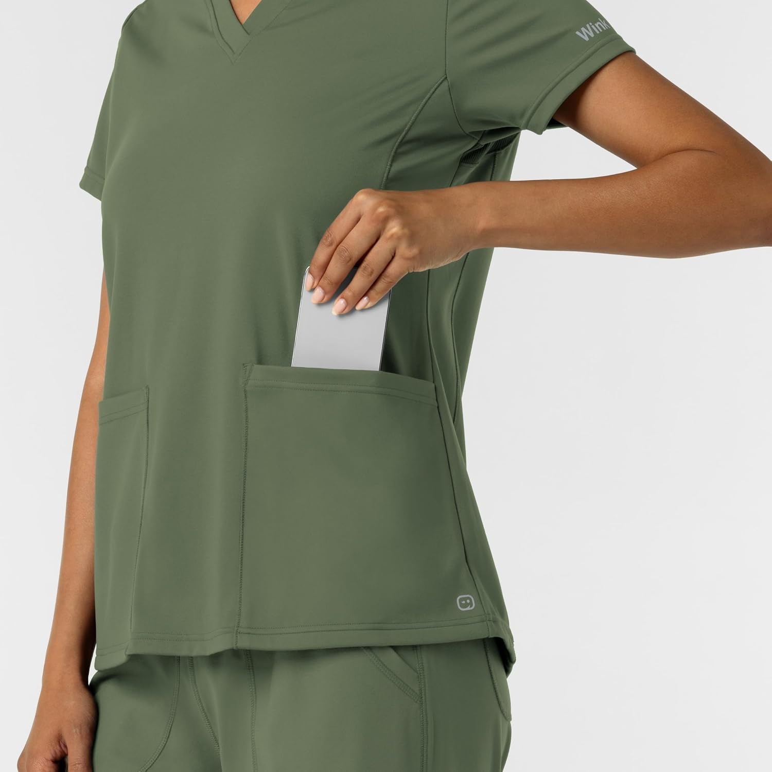 Wink Women’s Women’s 2-Pocket Scrub Top(Olive)