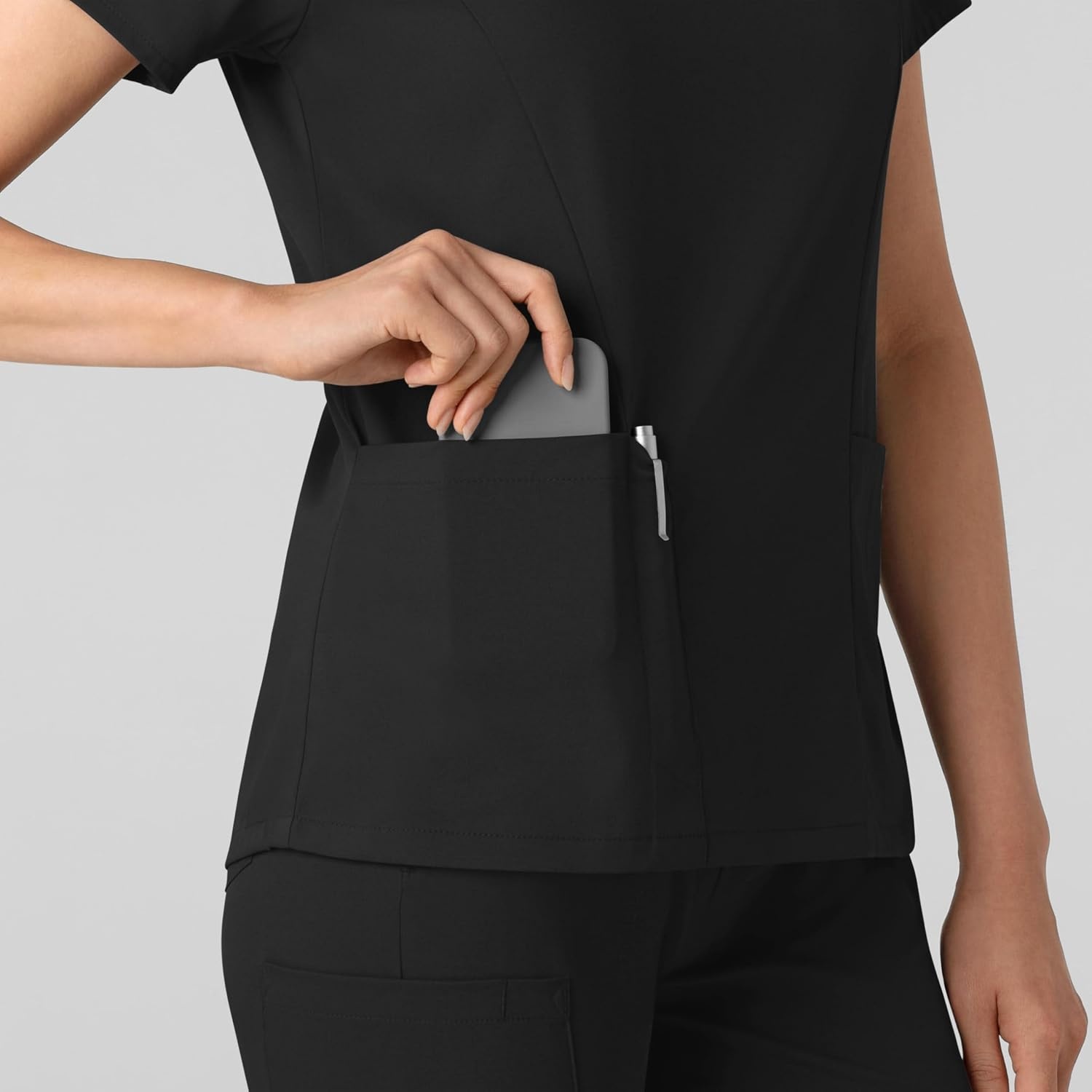 Wink Boundless Women’s 2-Pocket V-Neck Scrub Top(Black)