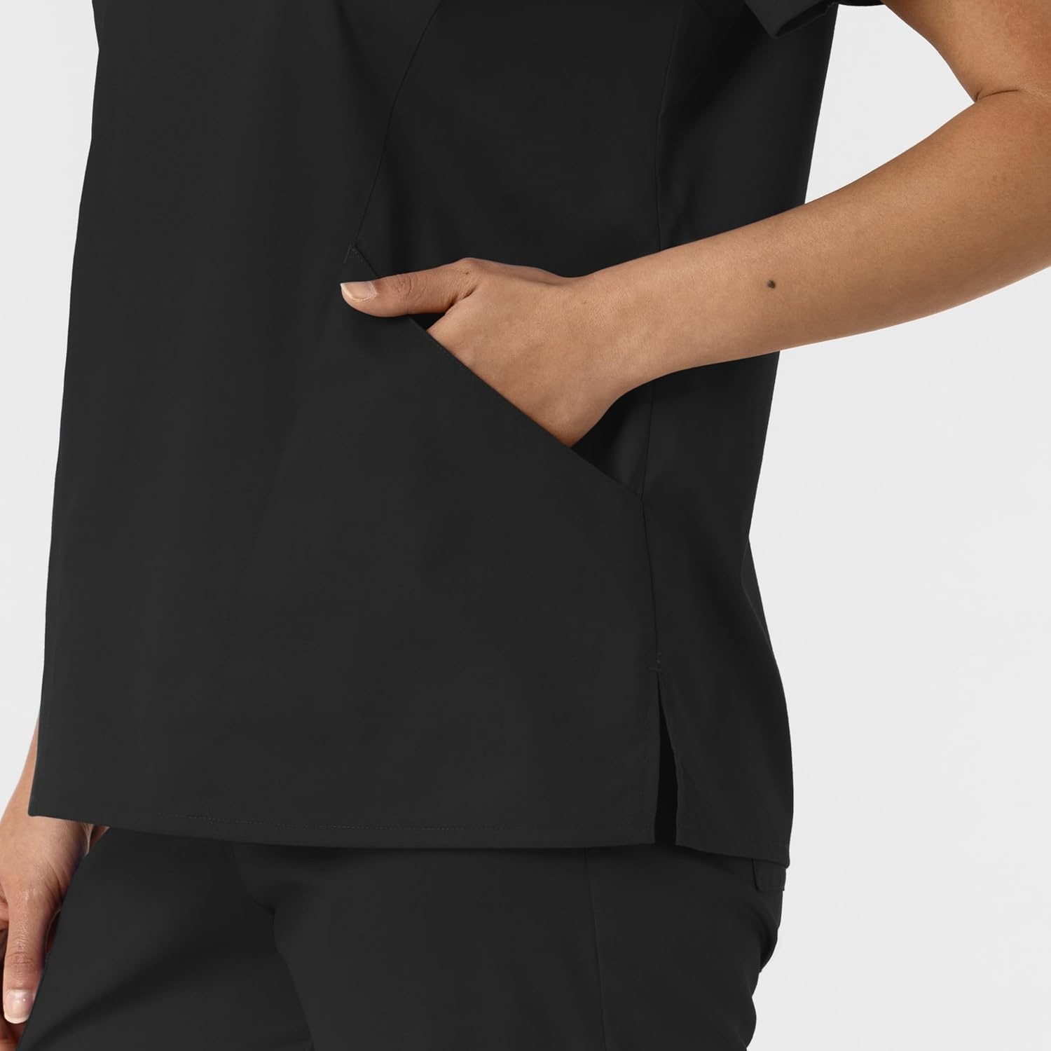 Wink Work Women’s Curved V-Neck Scrub Top(Black)