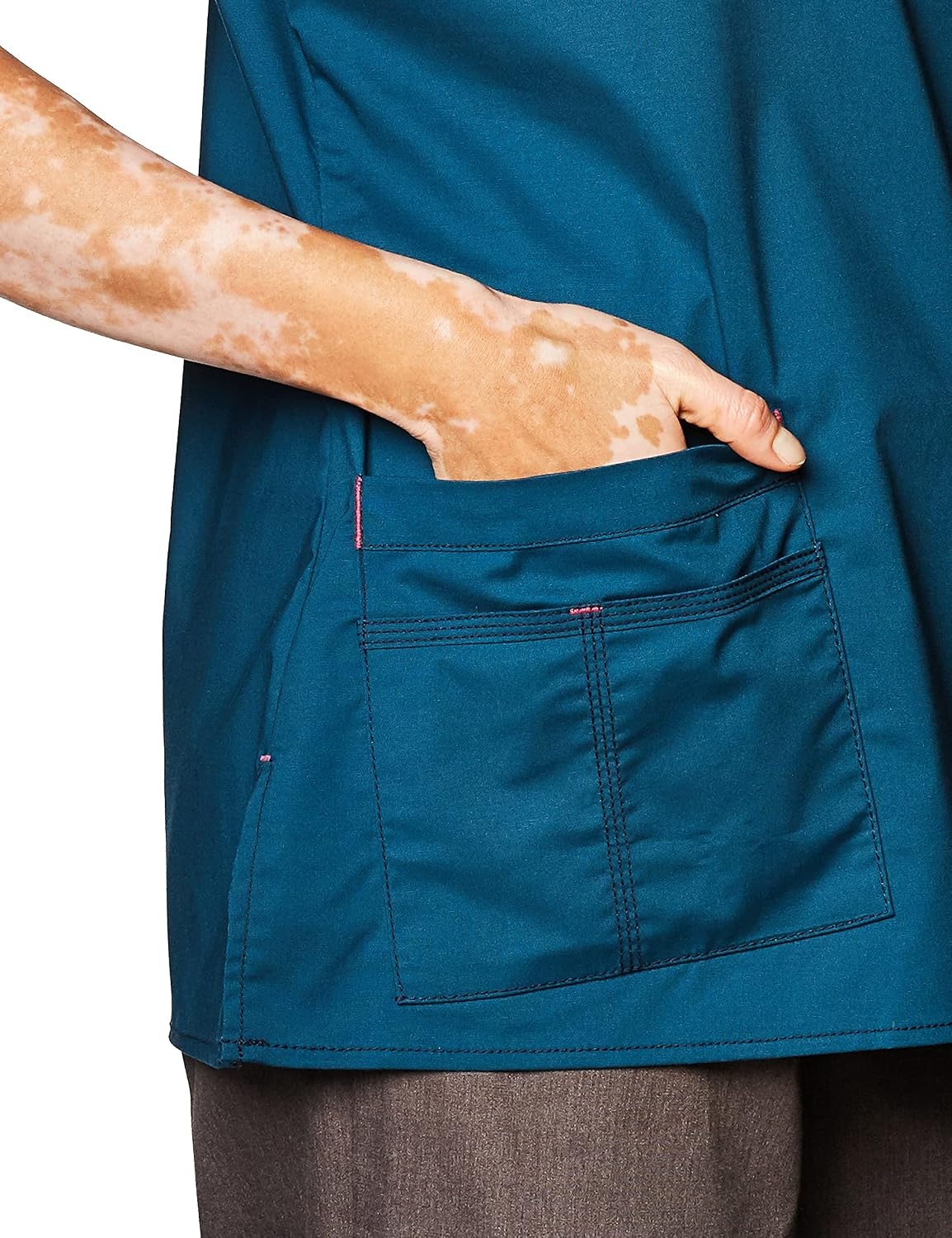 Wink WonderFLEX Patience – Women’s Curved Notch Neck Scrub Top(Caribbean)