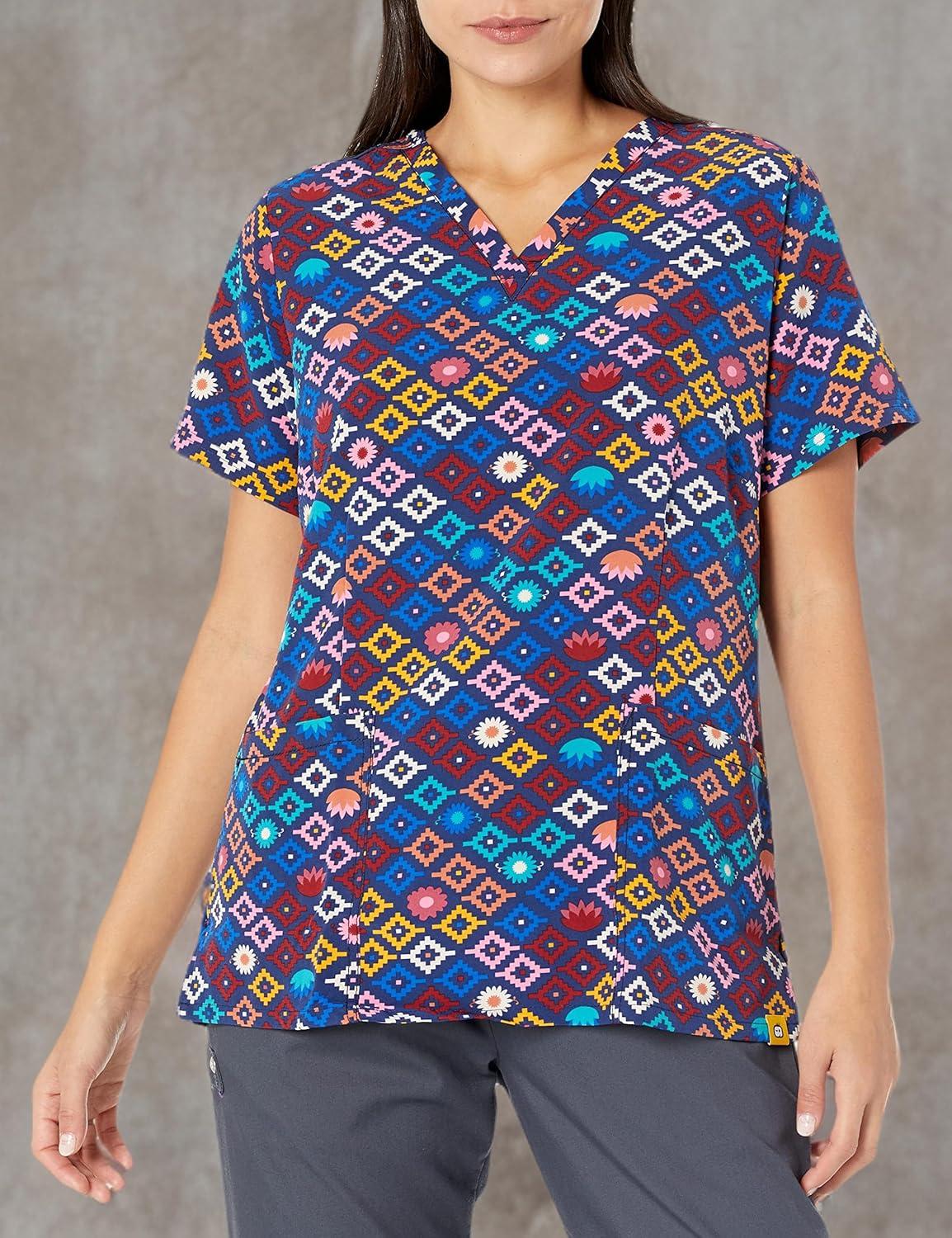WonderWink Women’s Fitted V-Neck Print Scrub Top(Geo Mio)
